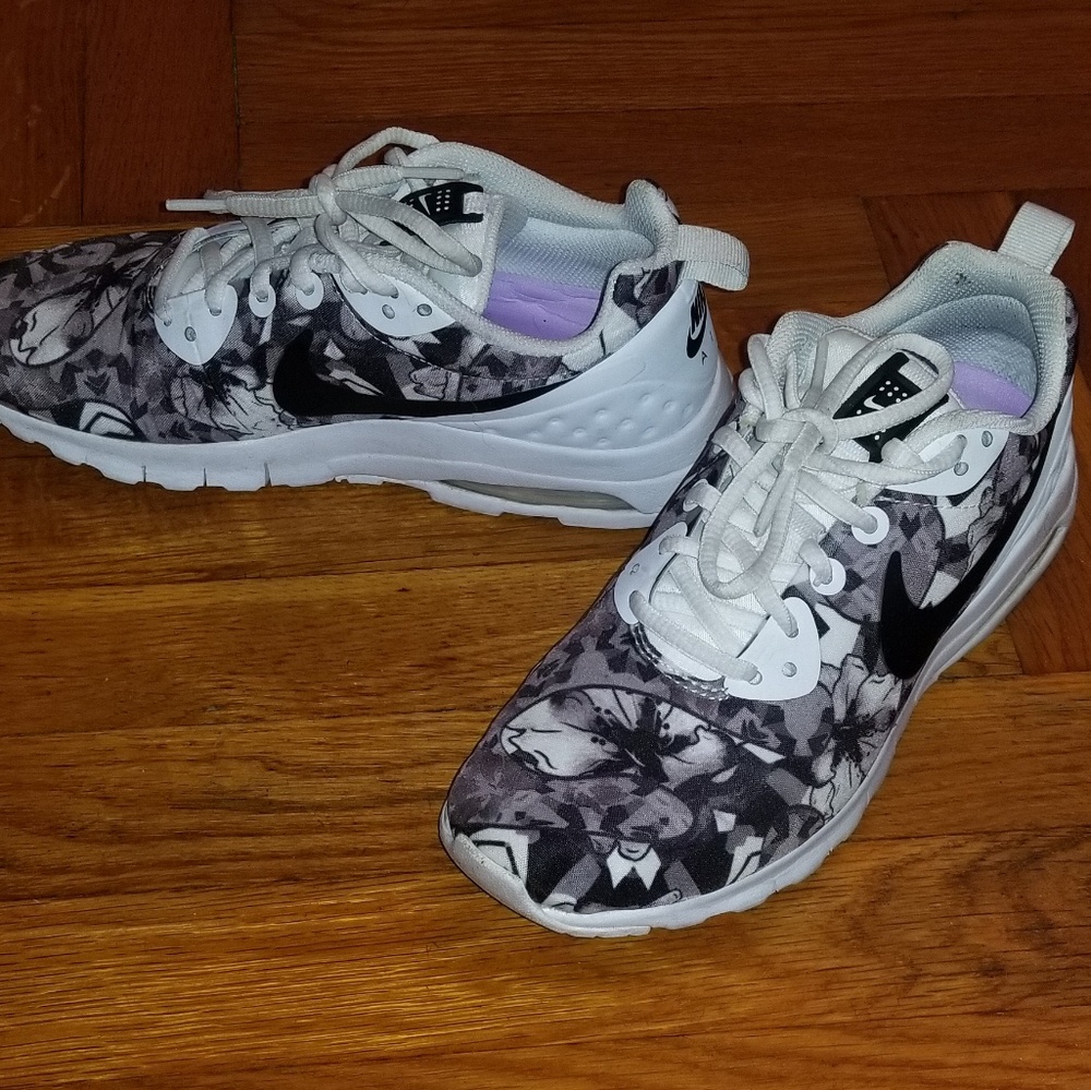 Nike AIR Max motion floral sneakers Size 6.5